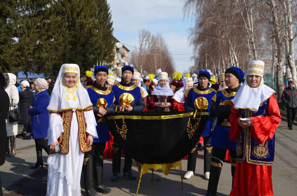 Улицы Алматы заполнили батыры Золотой орды