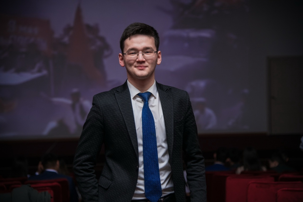 Студент из Актобе открыл кинотеатр для сокурсников