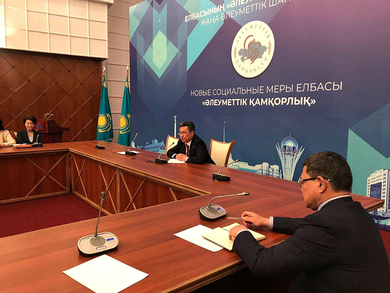 Трудоустройство, АСП, бесплатное жильё: Султанов выслушал пожелания многодетных мам