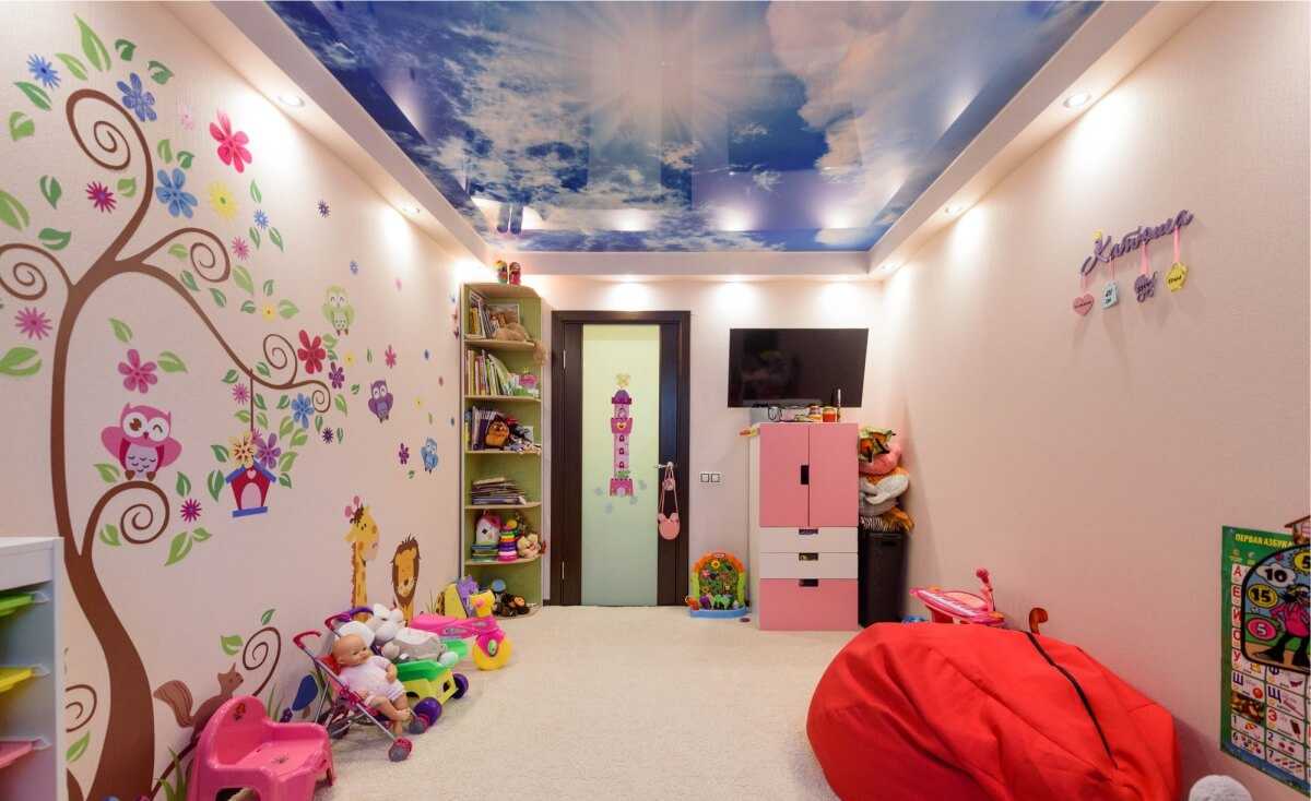 Натяжные потолки в собственном доме – лучшее решение!