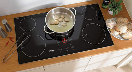 Электрическая плита вышла из строя. На что сразу нужно обратить внимание ?