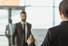 Для чего необходима встреча с табличкой в аэропорту?