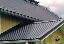 КАКИМ МАТЕРИАЛОМ ПЕРЕКРЫТЬ КРЫШУ: СРАВНЕНИЕ ШИФЕРА И ПРОФНАСТИЛА