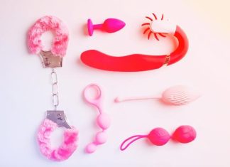 Знаменитости, которые не скрывают своей тяги к секс игрушкам