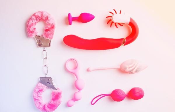 Знаменитости, которые не скрывают своей тяги к секс игрушкам