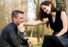 Как понять, что девушка тебя любит: признаки