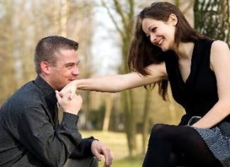 Как понять, что девушка тебя любит: признаки