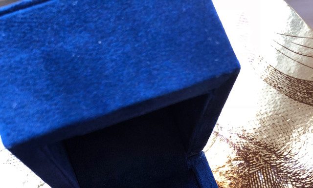 Сколько принято тратить на помолвочное кольцо?