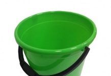 Пластиковые ведра : незаменимый инвентарь в хозяйстве