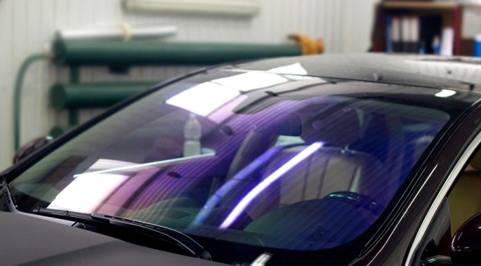 Тонировка лобового стекла атермальной пленкой