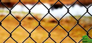 Как использовать сетку рабицу в строительстве?