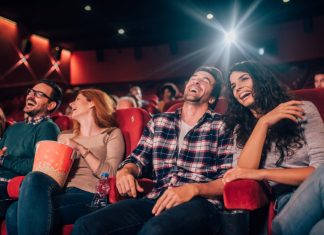 Какой фильм стоит посмотреть в кинотеатре?