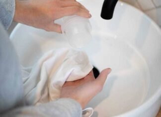 Как отстирать пятна на белом?