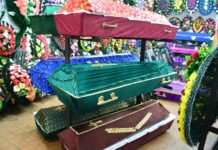 Гроб деревянный обитый тканью: критерии выбора