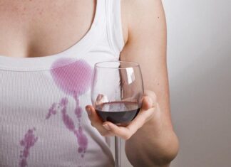 Как вывести пятно от красного вина: проверенные способы