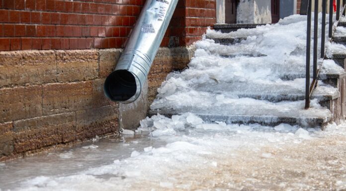 Монтаж и эксплуатация металлического водостока