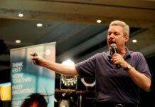 Роль ведущего конференции