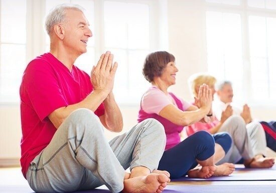 Преимущества йоги для пожилых людей