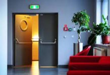 Где должны быть противопожарные двери?