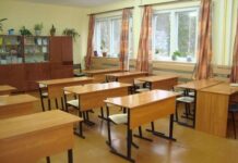 Школьные парты для начальных классов: виды и характеристики