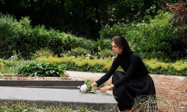 Почему люди ухаживают за могилами?