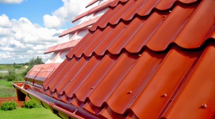 Металлочерепица: особенности материала