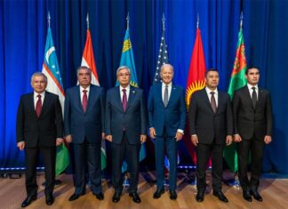 Казахстан в условиях мирового раскола — многовекторность или попытка усидеть на двух стульях?