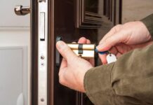 Особенности замены личинки дверного замка