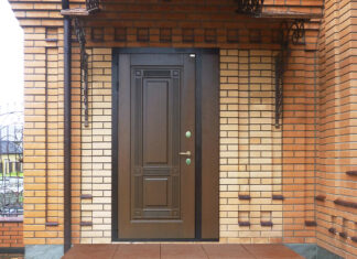 Какой должна быть входная дверь для частного дома, чтобы зимой не было холодно в помещении?