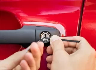 Когда требуется вскрытие замка автомобиля