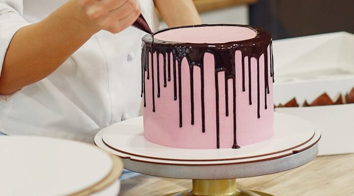 Преимущества свежей выпечки тортов