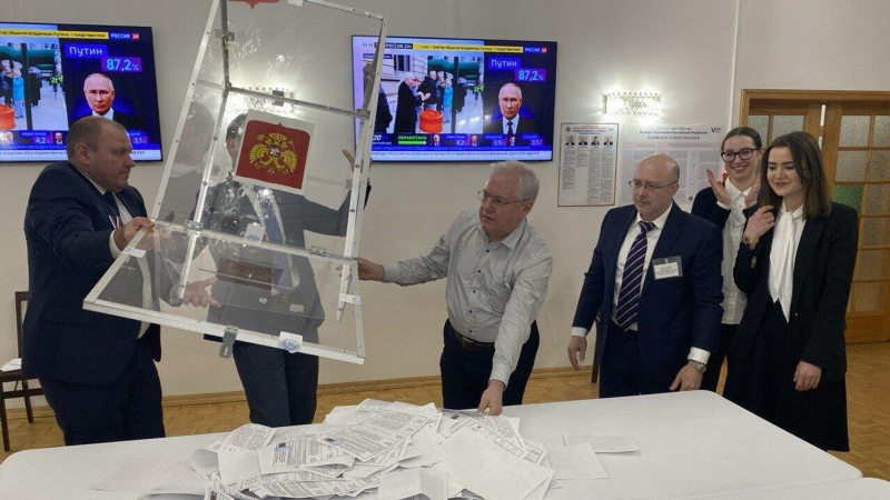 Избирком подвел итоги голосования на выборах президента России за рубежом