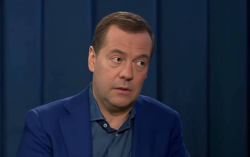 Медведев ответил Европарламенту после требования вернуть «золотишко Румынии»