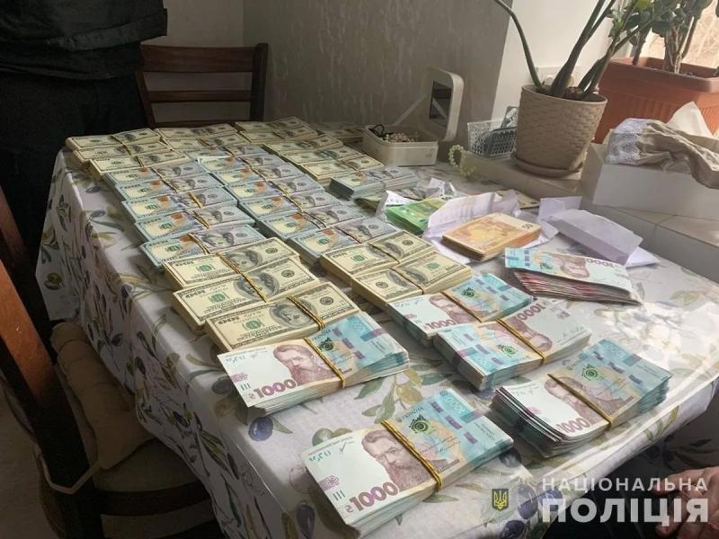 На Украине у продававших справки уклонистам чиновников изъяли более $1,2 млн