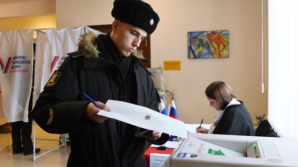 Омский губернатор поработал водителем у избирательной комиссии
