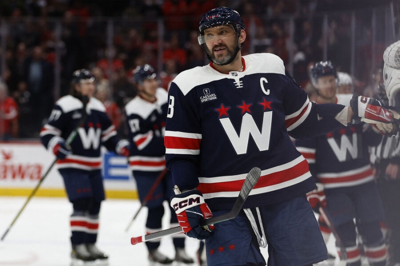 Передача хоккеиста Овечкина помогла «Вашингтону» обыграть «Чикаго» в матче НХЛ