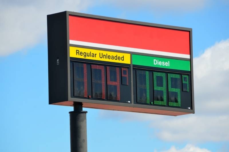 Плохие новости для Байдена: американцев предупредили о скачке цен на бензин
