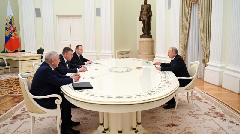 Путин рассказал, почему пришел на концерт вместе с соперниками по выборам