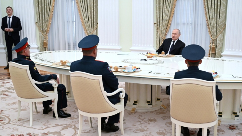 Путин заявил, что старается не показывать эмоций на встречах с бойцами СВО