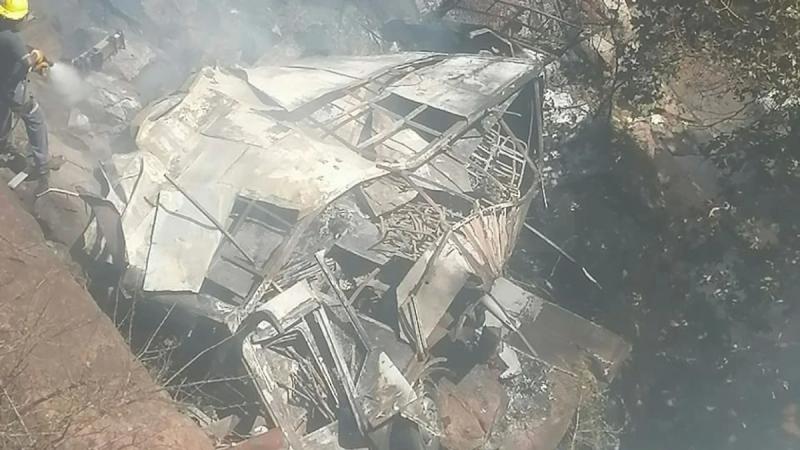 SABC: Не менее 45 человек погибли после падения автобуса с моста в ЮАР