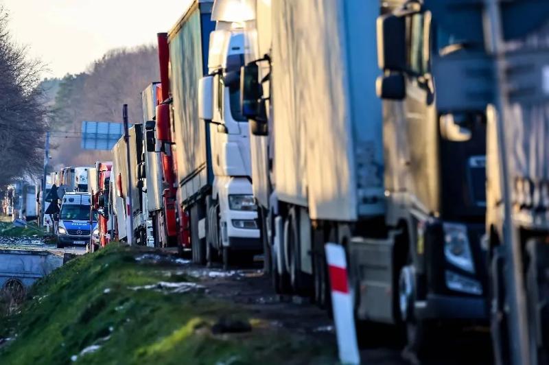 "Страна.ua": На польской границе вспыхнул конфликт между украинскими водителями