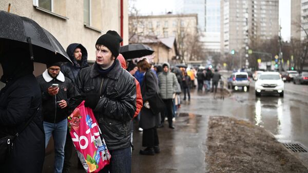 В Госдуме предложили ограничить въезд мигрантов в Россию на время СВО