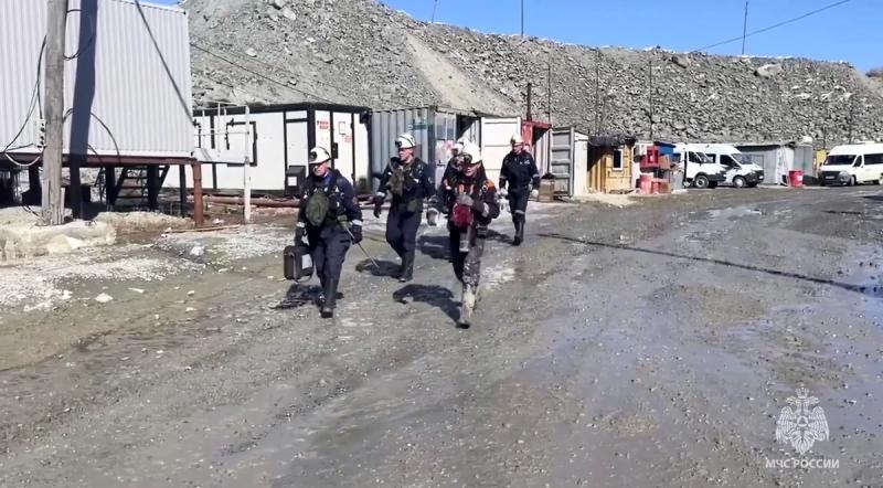 Задержан директор рудника "Пионер", где под завалами остаются 13 человек