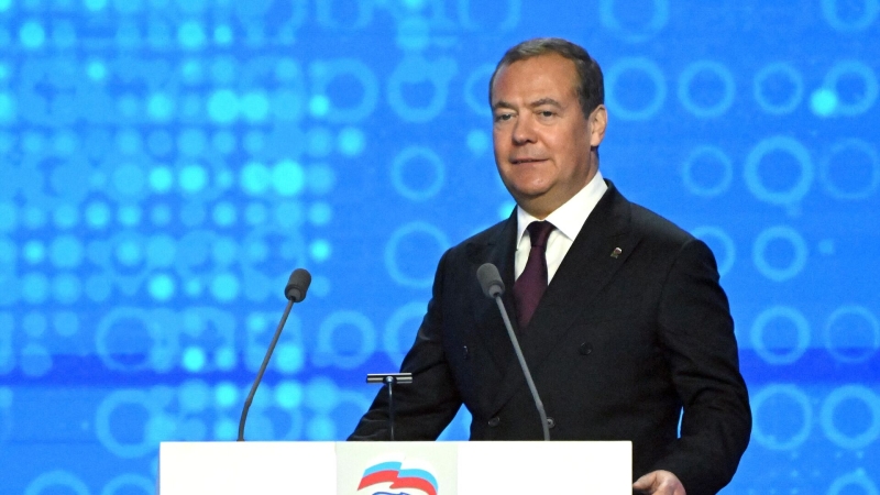 Медведев предложил поддержать Беглова на выборах губернатора Петербурга