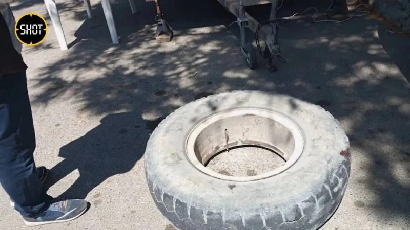 SHOT: Отскочившее от КамАЗа колесо сбило двух человек в Абрау-Дюрсо