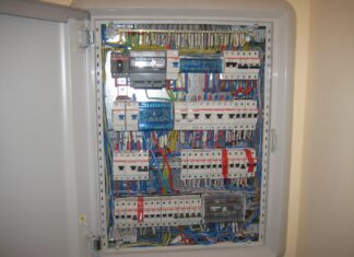 Силовые щиты: виды, назначение и конструкция