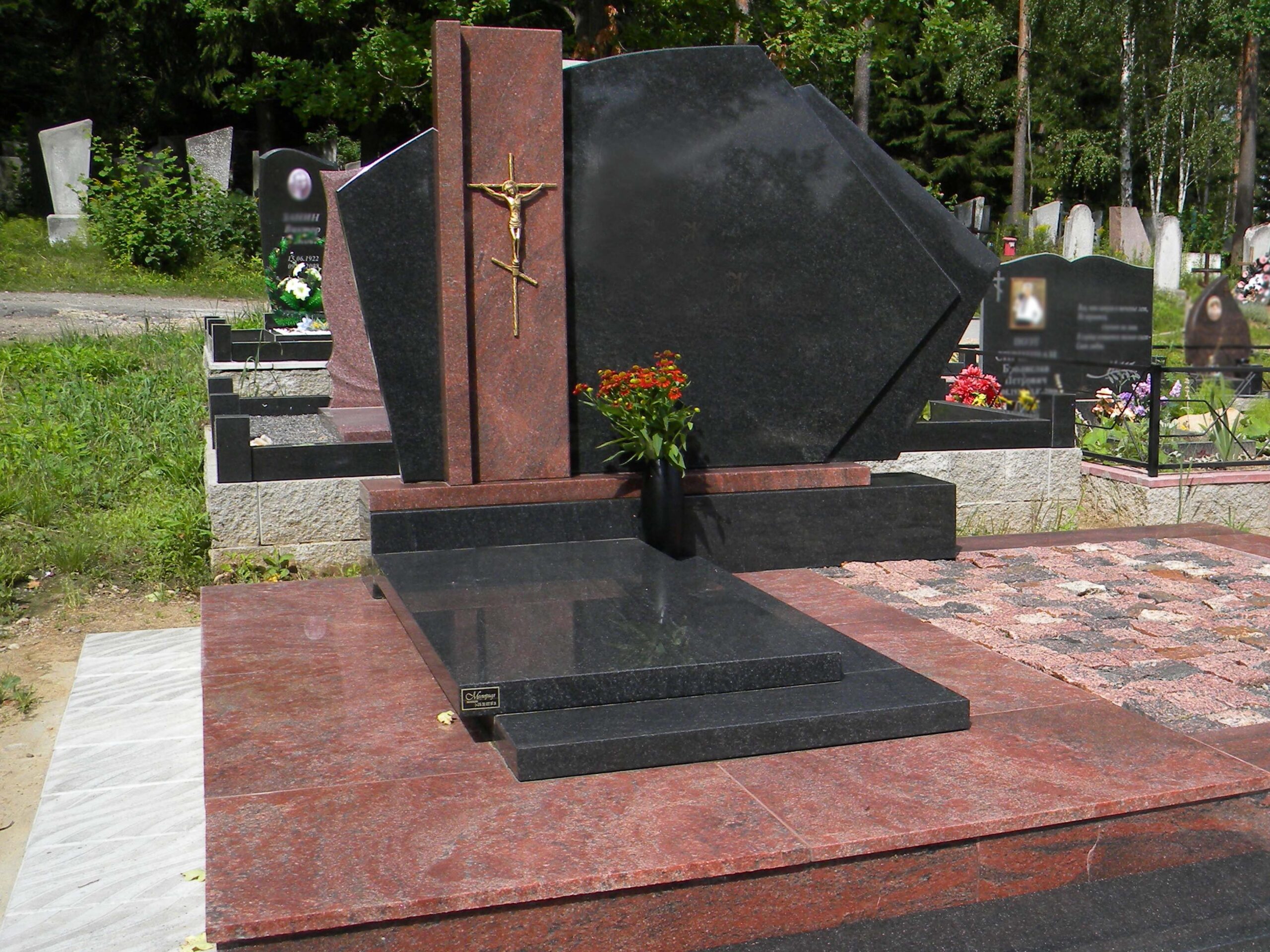 памятник на могилу военному