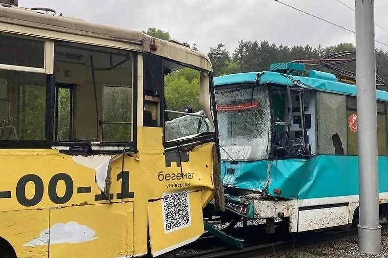 Два трамвая столкнулись на ходу в Кемерове, пострадали 50 человек