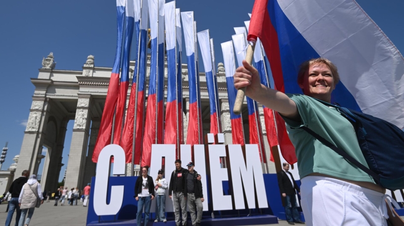 Матушкин: в День России школьников пригласили на экскурсию по парламенту