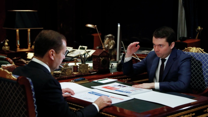 Медведев пообещал Чибису поддержку "Единой России" на выборах
